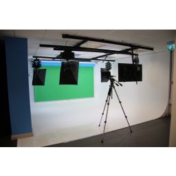 Denny 2.72m x 6m Chroma Green Screen Hand Painted Canvas